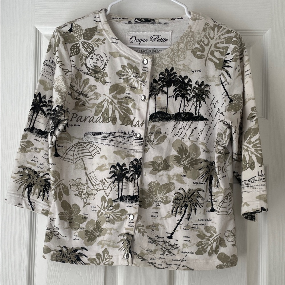 Paradise Island Themed Button‎ Up Top